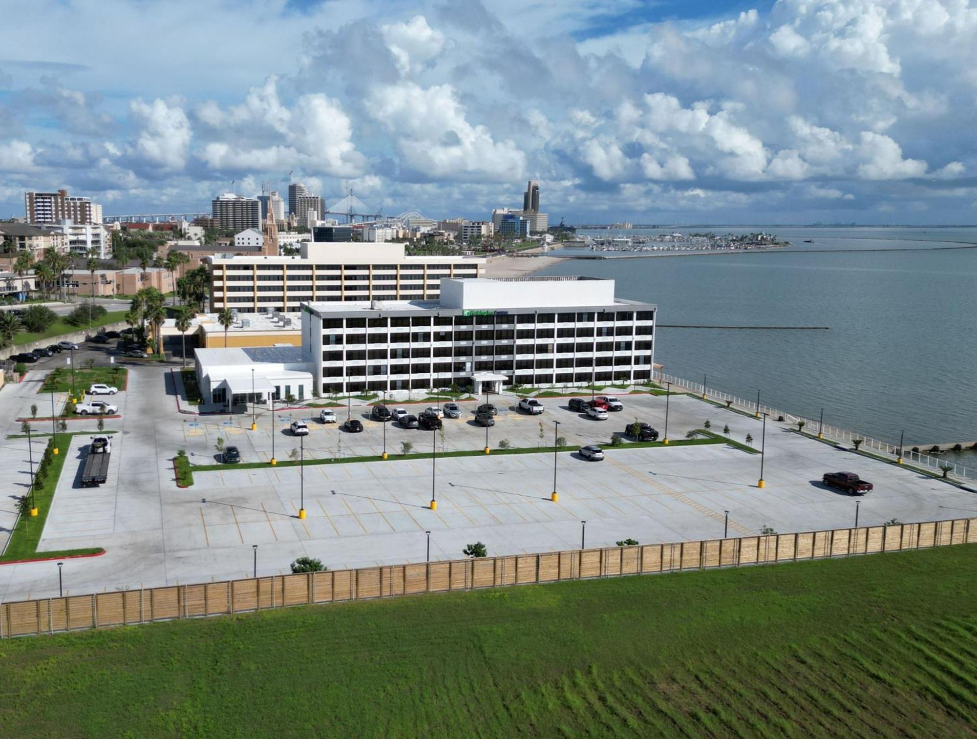 Holiday Inn Express Corpus Christi - Beachfront By Ihg Exterior foto